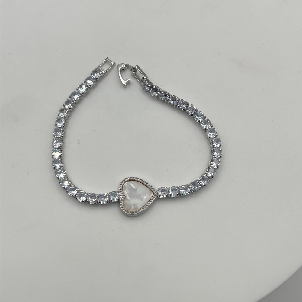 1317. Mother of Pearl Heart Charm Silver Bracelet 7” 18k White Gold Filled